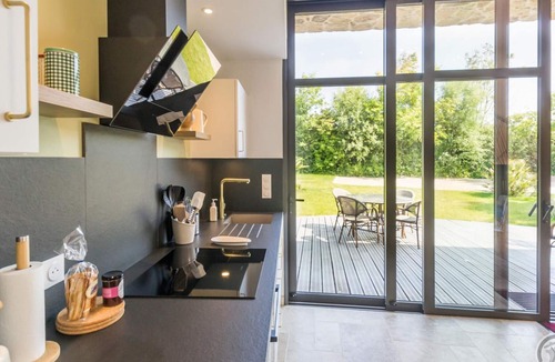 Reville Cottage | Comfortable house with private garden in Réville