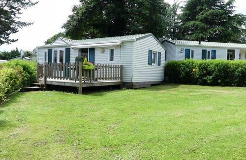 Saint-Nicolas des Eaux House | Comfortable mobile home with terrace in Bieuzy