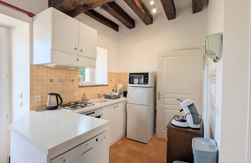Scoury Cottage | Comfortable Nature Retreat in Arpheuilles with Parking