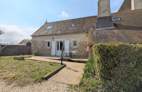 Scoury Cottage | Comfortable Nature Retreat in Arpheuilles with Parking