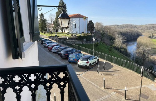 Cambo-les-Bains Apartment | Comfortable T2 downtown with pets allowed and Wi-Fi