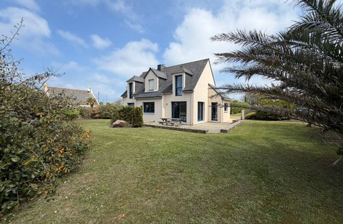 Plouguerneau Villa | COMFORTABLE VILLA 5 MINUTES WALK FROM GRÈVE BLANCHE BEACH