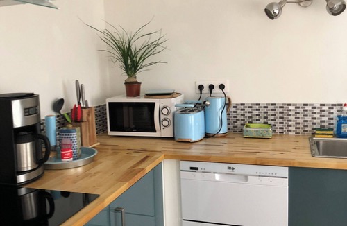 Saint-Satur House | Comme Chez soi 4 Maisons Dans un Jardin 23 Pers Ptit dej Offert Repas Possible