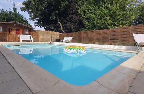 La Ferte-Gaucher Apartment | Confortable studio avec Piscine à partager en option
