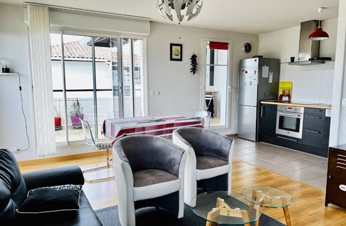 Cambo-les-Bains Apartment | Confortable T2 à Cambo-Les-Bains avec Terrasse et Parking - FR-1-495-87