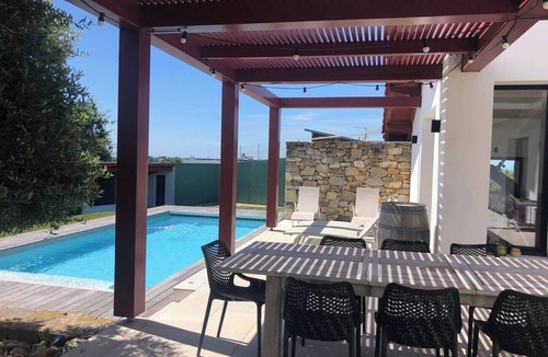 Saint-Jean-de-Luz House | Contemporary Basque house, swimming pool and fronton