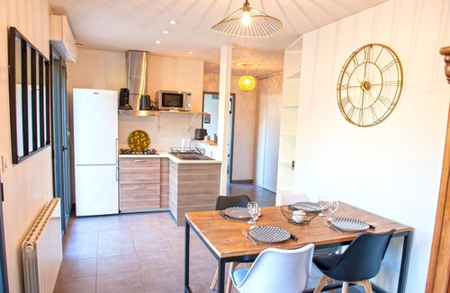 Brech House | Contemporary Holiday Home with Shared Terrace