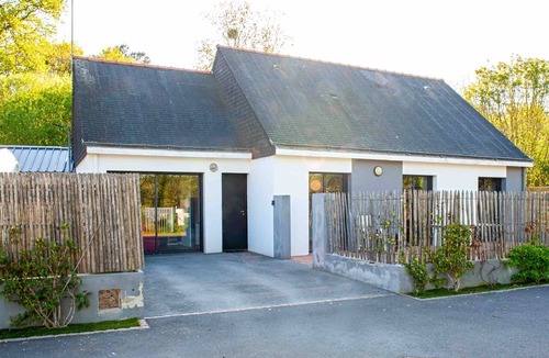 Brech House | Contemporary Holiday Home with Shared Terrace