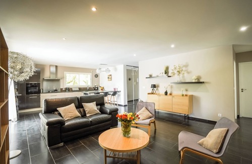 Luzech House | Contemporary home with heated pool