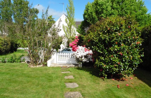 Concarneau House | Contemporary house: wi-fi, parking and private garden near the sea