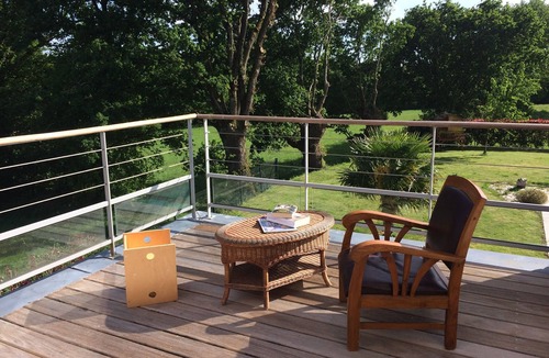 Locmine House | Contemporary house with swimming pool, jacuzzi and gym.