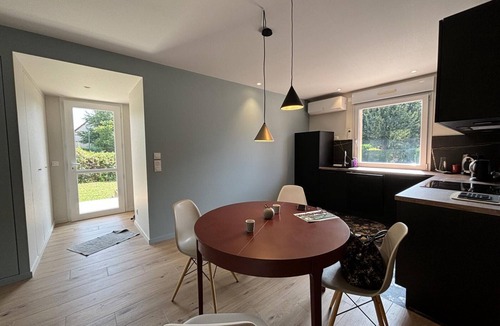 Ebreuil Cottage | Contemporary side Sioule gîte in Ébreuil, 4 pers, garden