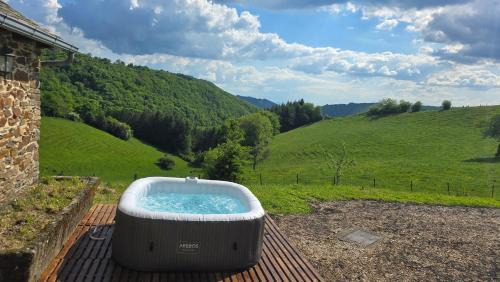 Coubisou House | Corps de ferme en Aubrac - avec jacuzzi du 15 avr au 15 oct