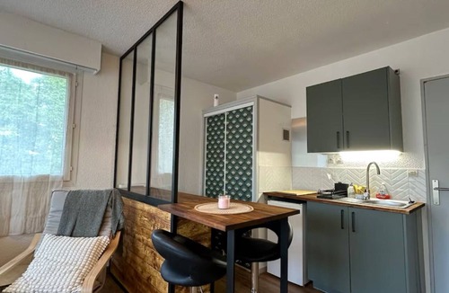 Octeville Apartment | Cosy apartment with balcony + parking - quiet 2 steps from downtown