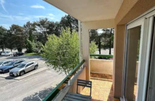 Octeville Apartment | Cosy apartment with balcony + parking - quiet 2 steps from downtown