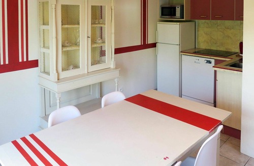 La Bastide-Clairence Apartment | Cosy apartment for 4 people with WIFI, pool, TV, terrace and pets allowed