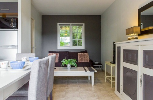 La Bastide-Clairence Apartment | Cosy apartment for 6 guests with WIFI, pool, TV, terrace and pets allowed