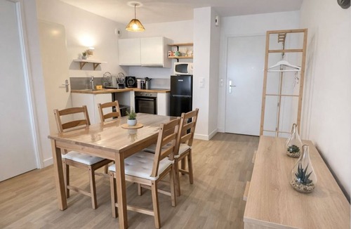 Ronchin Apartment | Cosy apartment with balcony 15 minutes from Lille