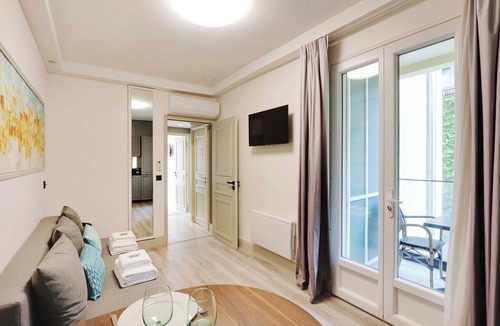 Quartier de la Roquette Apartment | Cosy apartment with balcony - 2BR/6P- La Roquette