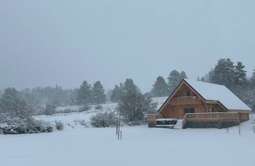 Saint-Sauveur-Camprieu Ski Chalet | Cosy chalet with all comforts, calm and nature