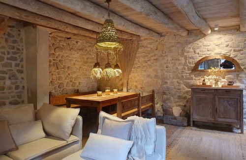 Les Monts-Verts Ski Chalet | Cosy Country Cottage with Fireplaces, Balcony and Garden
