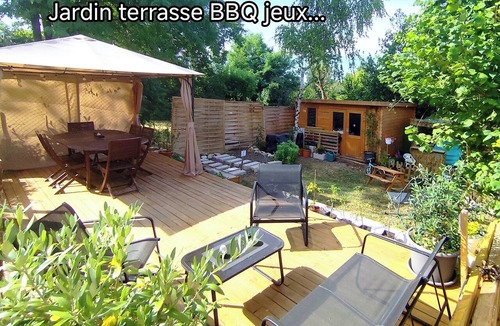 Bezu-le-Guery House | Cosy gîte garden terrace & dining options. Close to Disney