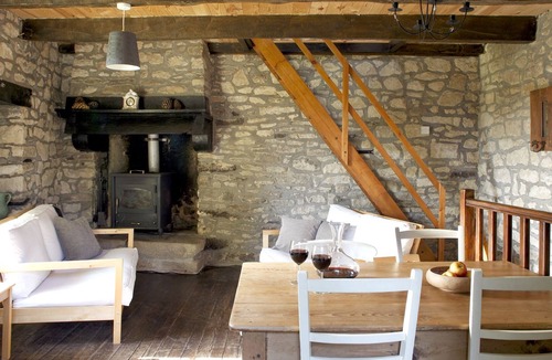 Ploerdut Cottage | Cosy gite with shared pool and indoor games room