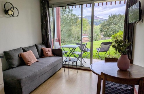 Souraide Apartment | Cosy T2 proche Espelette - résidence avec piscine chauffée