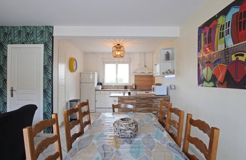 Saint-Jean-de-la-Riviere Cottage | 'Côté Mer' House 200m from the beach with bikes - Pets allowed
