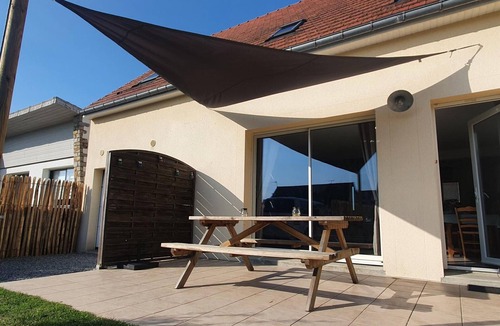 Saint-Jean-de-la-Riviere Cottage | 'Côté Mer' House 200m from the beach with bikes - Pets allowed