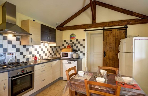 Saint-Forgeux-Lespinasse Cottage | Cottage in Saint-Forgeux-Lespinasse with Terrace and Pets Allowed