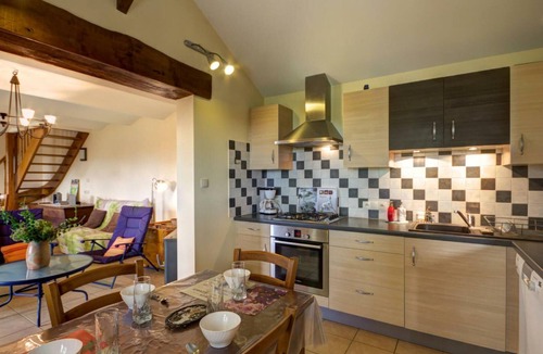 Saint-Forgeux-Lespinasse Cottage | Cottage in Saint-Forgeux-Lespinasse with Terrace and Pets Allowed