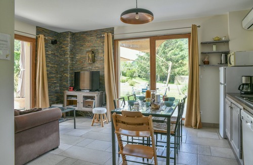 Saint-Bueil House | Cottage 'Entre Lacs Et Montagne' with Mountain View, Wi-Fi and Air Conditioning