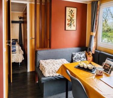 Saint-Usage Other | Cottage flottant Bohème option spa vue Canal
