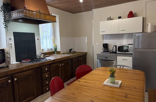 Bransat Cottage | Cottage for 6 in Allier with garden, terrace and air conditioning