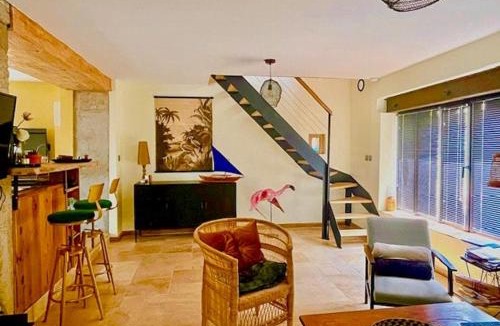 Saint-Pierre-de-Varennes House | Cottage With Natural Pool In Burgundy