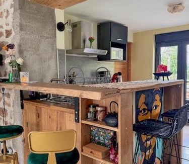 Saint-Pierre-de-Varennes House | Cottage With Natural Pool In Burgundy