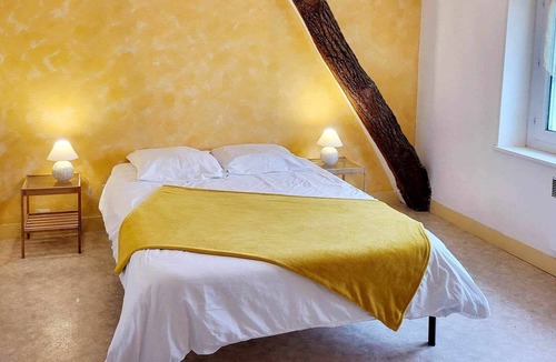 Saint-Laurent-Nouan Cottage | Cottage "Gîte La Grande Maison" with Private Terraces & Wi-Fi