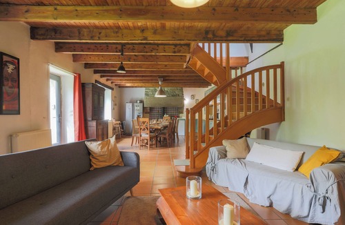 Plounerin House | Cottage 'Gîte Le Cornouaille - 8 Personnes' with Shared Pool, Shared Garden and Wi-Fi