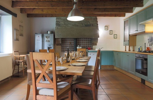 Plounerin House | Cottage 'Gîte Le Cornouaille - 10 Personnes' with Shared Pool, Shared Garden and Wi-Fi