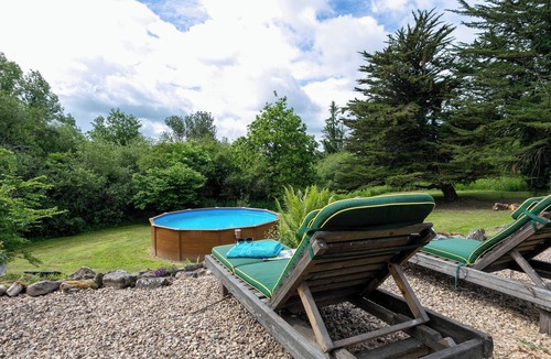 Plounerin House | Cottage 'Gîte Le Cornouaille - 10 Personnes' with Shared Pool, Shared Garden and Wi-Fi