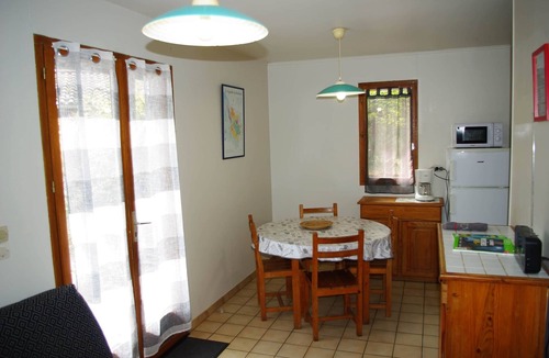 Noaillan Ski Chalet | Cottage in a natural setting by the river