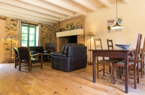 Chalais House | Cottage in Chaleix near Forest and Lake