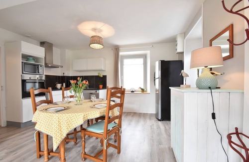 Vicq-sur-Mer Cottage | Cottage in Cosqueville near Normandy Coast