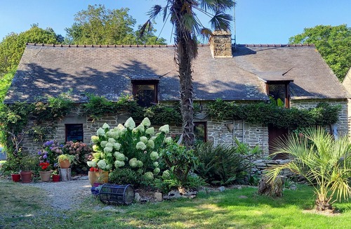 Baye House | Cottage in local stone/between land and sea