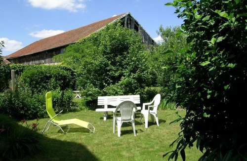 Saint-Ennemond Cottage | Cottage in Saint-Ennemond with fireplace and enclosed garden