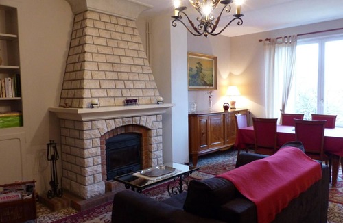 Saint-Ennemond Cottage | Cottage in Saint-Ennemond with fireplace and enclosed garden