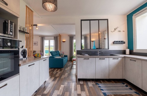 Plumelin House | Cottage 'Jardins De La Cantine- Terre Et Mer' with Private Terrace, Shared Garden and Wi-Fi