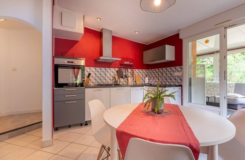 Plumelin House | Cottage 'Jardins De La Cantine Au Fil De L'o' with Private Terrace, Shared Garden and Wi-Fi