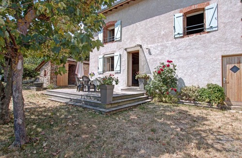 Pralong Cottage | Cottage Les Hortensias in Pralong - Charm and Comfort for 4 Guests with Internet